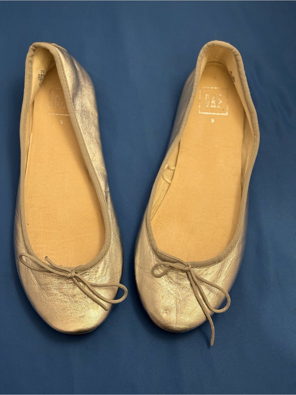 Vintage silver Gap ballet flats size 9. Great condition.